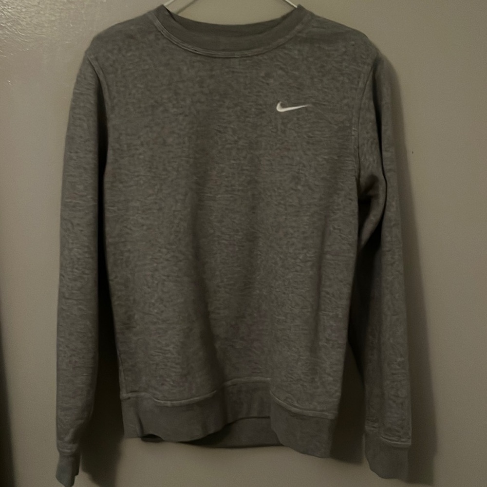 Men’s Nike sweatshirt